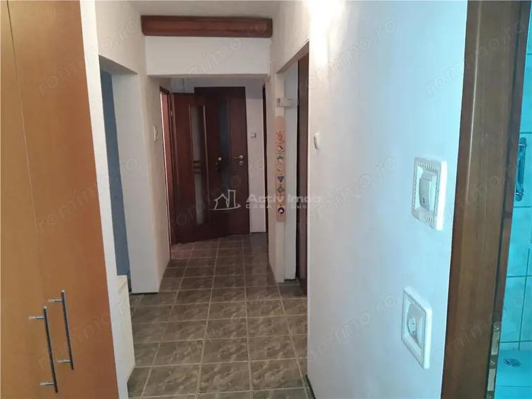 Apartament cu 3 camere decomandat în Central