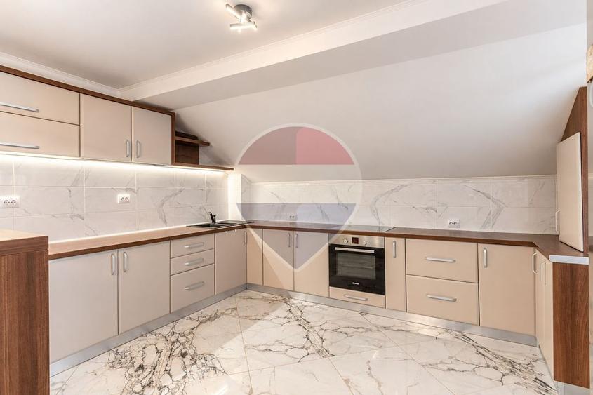 Apartament cu 4 camere decomandat, mobilat în Bucium