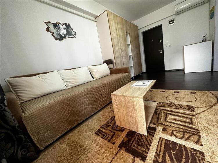 Apartament cu 2 camere semidecomandat, mobilat în Centru Civic