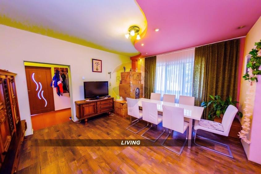 Casă / Vilă cu 4 camere de vânzare în zona Central - 1