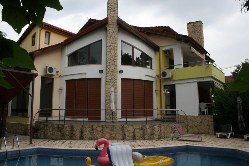 Vanzare vila superba D+P+1+M gradina garaj piscina teren 2500mp Pipera padure - 2