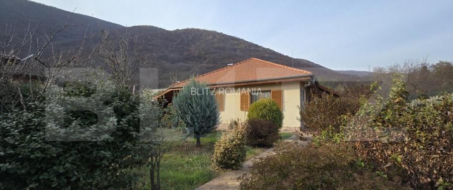Casa deosebita cu 3 dormitoare ?i jacuzzi, aproape de sta Casa deosebita cu 3 dormitoare ?i jacuzzi, aproape de sta