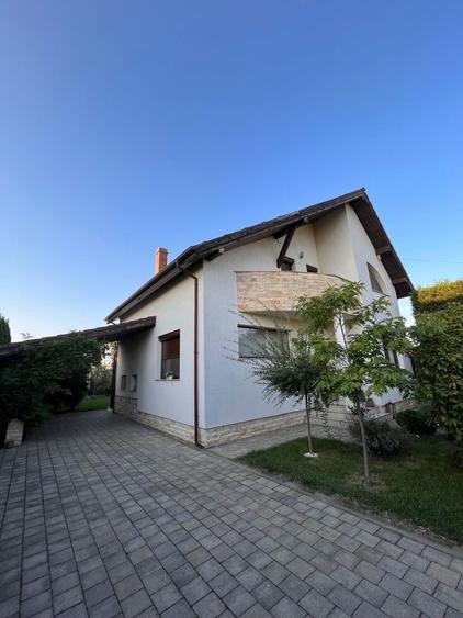 Casa cu etaj si curte amenajata - 8