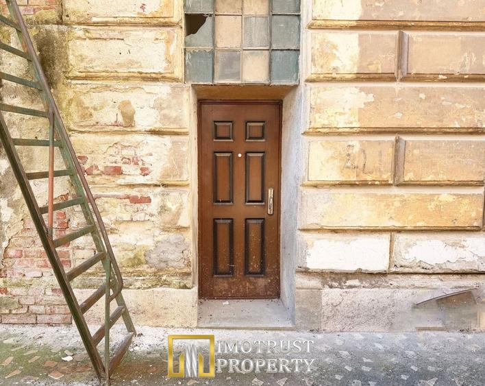 Spațiu ultracentral, 63 mp, CF propriu, Bulevardul Revoluției - 8