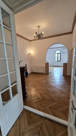 Apartament deosebit cu 4 camere spațioase, în zonă centrală - 3
