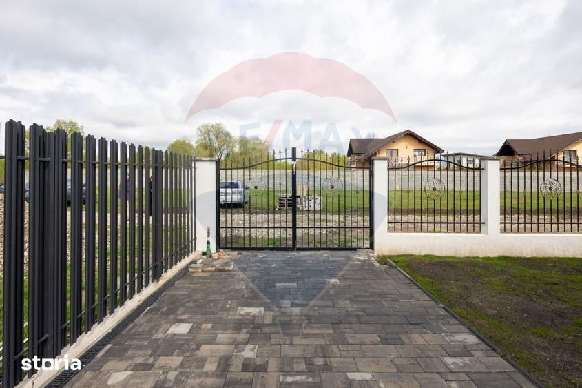 Casă cu 4 camere cu Teren 501 Mp în Sânpetru