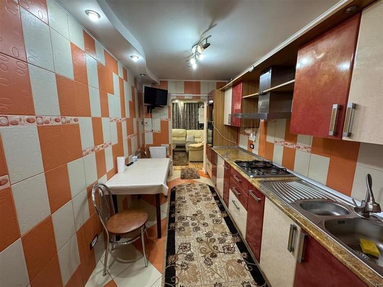 Apartament 4 camere, parter inalt, parcare proprie, zona Piata - Scoala 2 - 4