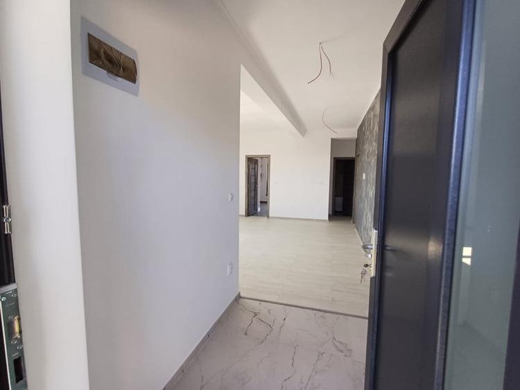 Casa cu 4 camere, 2 bai, beci spatios si 400 mp teren - 16