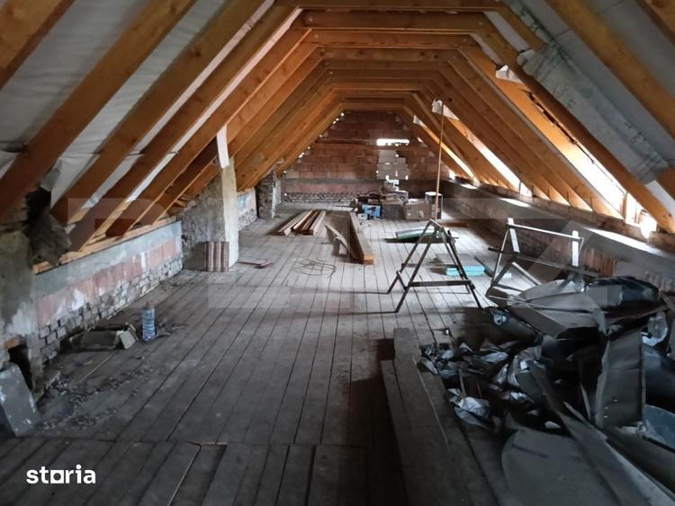 Casă cu 10 camere cu Teren 580 Mp în Central