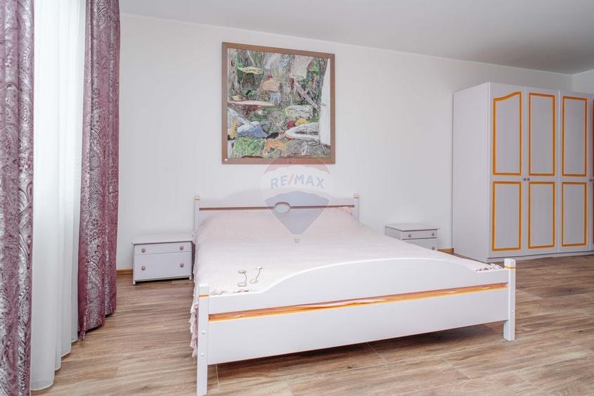 Casă / Vilă cu 10 camere, de vânzare. Todireni, Botoșani. - 23