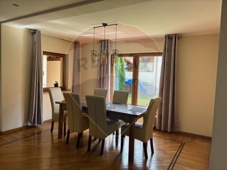 Casă / Vilă cu 5 camere de vânzare - 10