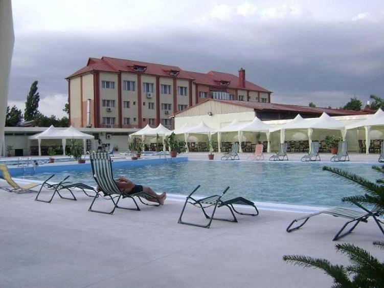 Pensiune restaurant , piscina, salon de evenimente de vanzare - 11