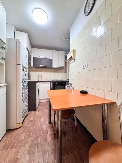 Apartament 3 Camere 67mp Decomandat Bloc 1979 3 min Metrou LUJERULUI  - Renovat - 9