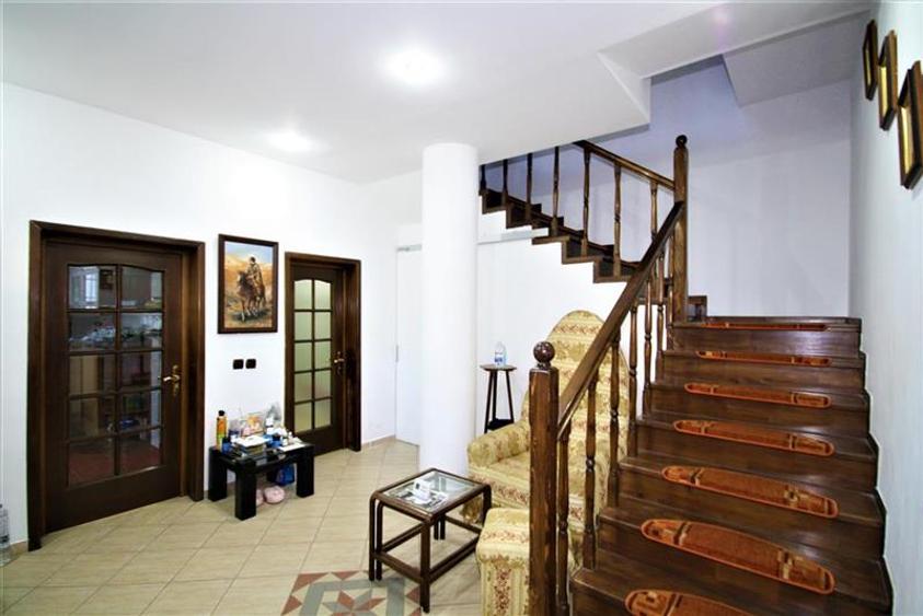 Corp vila, ideal locuinta, cu piscina si curte proprie in centru, Bucuresti - 23