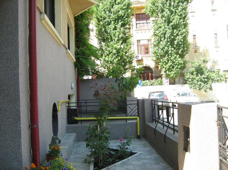 Spațiu birouri 5 camere în vilă interbelică Dorobanți Capitale  Parter înalt - 2