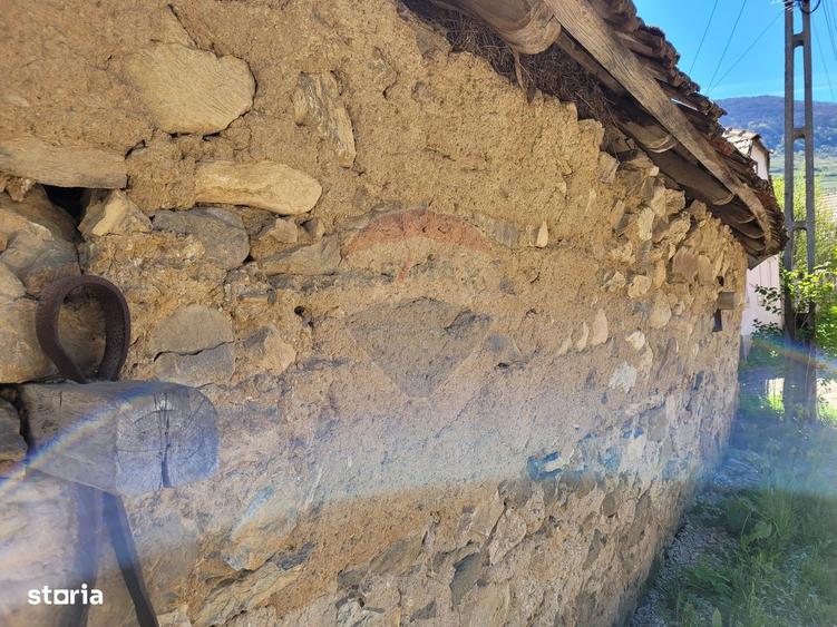 Casa din piatra la poalele Bedeleului Izvoarele, Alba - 11