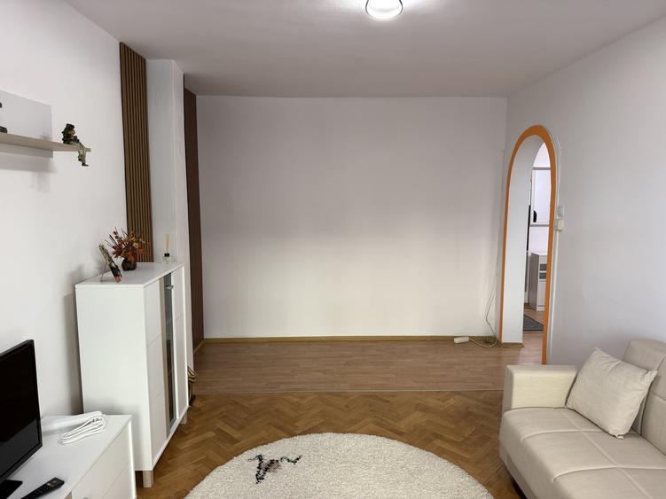 Apartament cu 2 camere semidecomandat, mobilat în Vasile Aaron