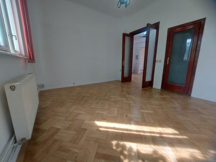 Vanzare apartament cu 4 camere la etaj 1 in vila Cotroceni cu garaj - 2
