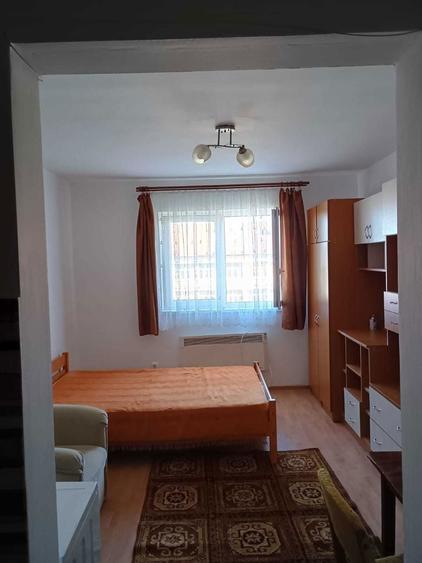 Garsoniera de inchiriat - DOAR termen lung - 240 Euro + garantie - 5