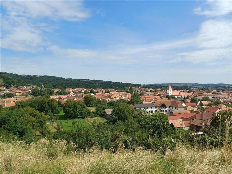 Teren cu vedere panoramica catre oras in Saliste - 1