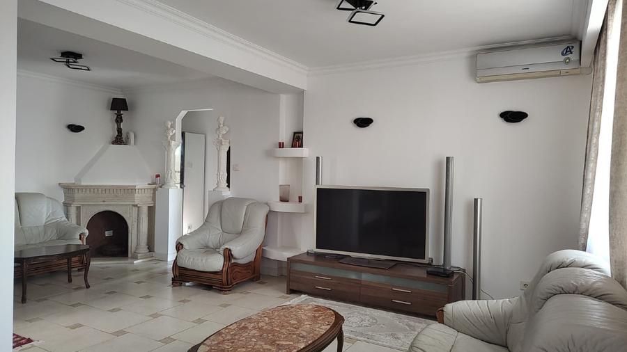 Apartament cu 3 camere semidecomandat în Floreasca