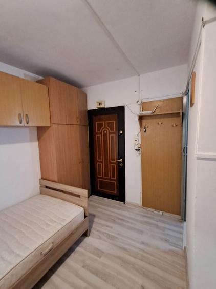 Garsonieră decomandată în Iosia