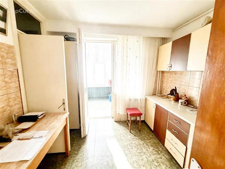 Apartament cu 4 camere decomandat în Central