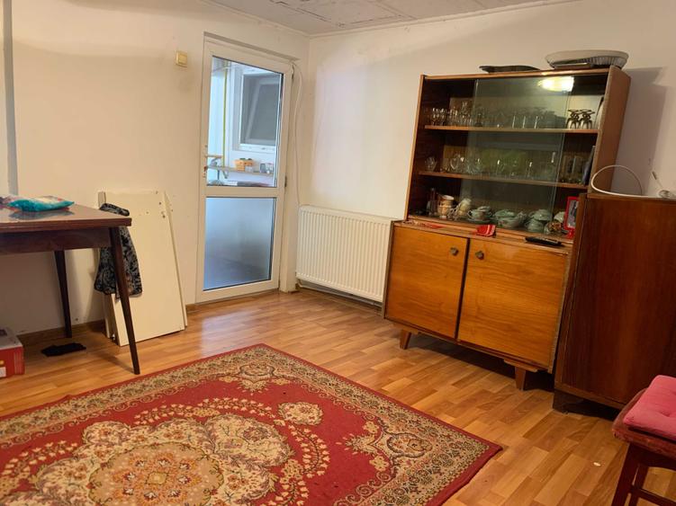Casă cu 4 camere cu Teren 1000 Mp în Pleșoiu