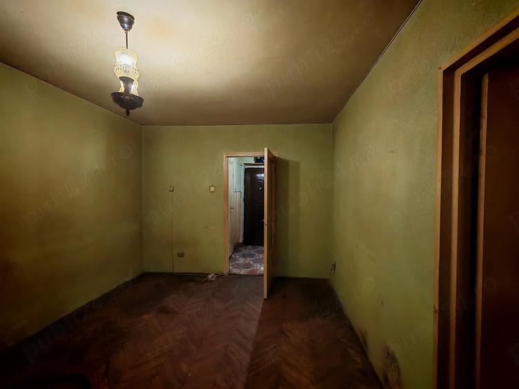 B-dul Regele Mihai, in spate la Mag. Maramures, 2 camere dec.,parter,fara investitii,67000 euro - 1