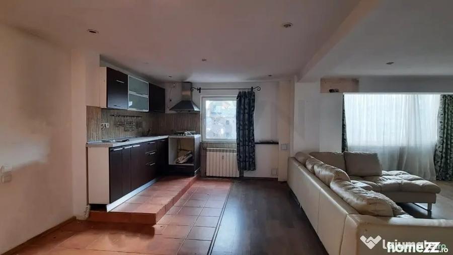Apartament cu 3 camere decomandat în Decebal