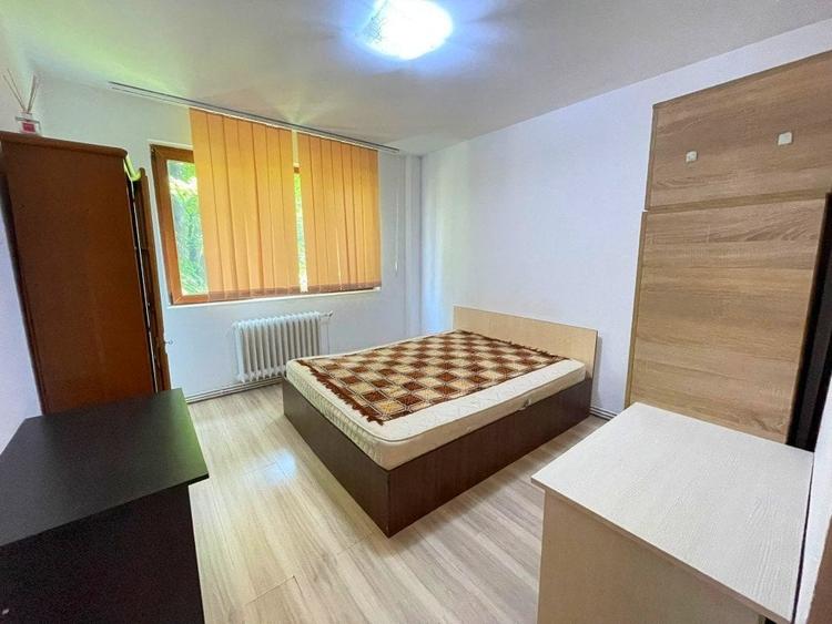 Apartament cu 3 camere decomandat, mobilat în Tătărași