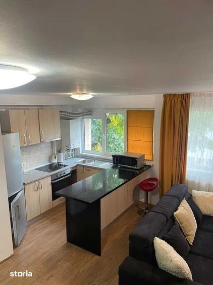 Apartament cu 5 camere decomandat în 22 Decembrie 1989