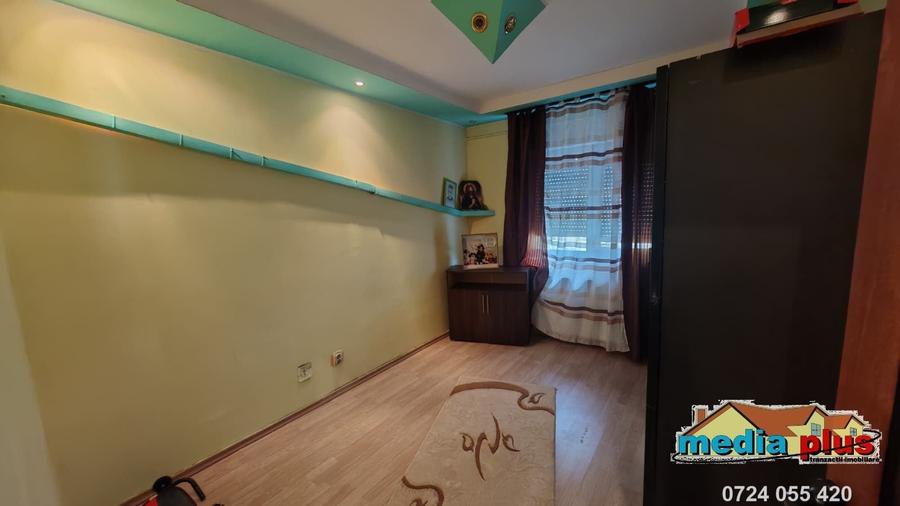 Apartament cu 3 camere decomandat în