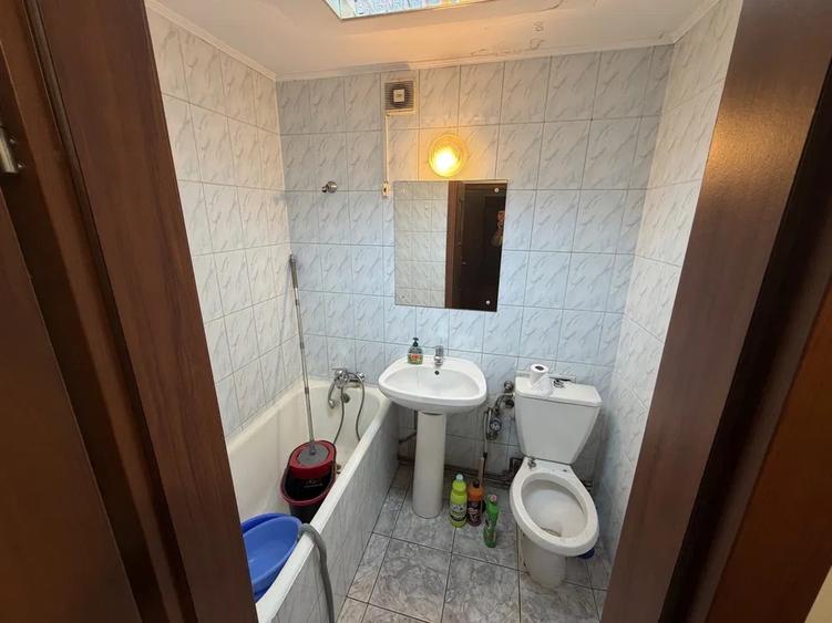 Apartament cu 3 camere semidecomandat în Drumul Taberei