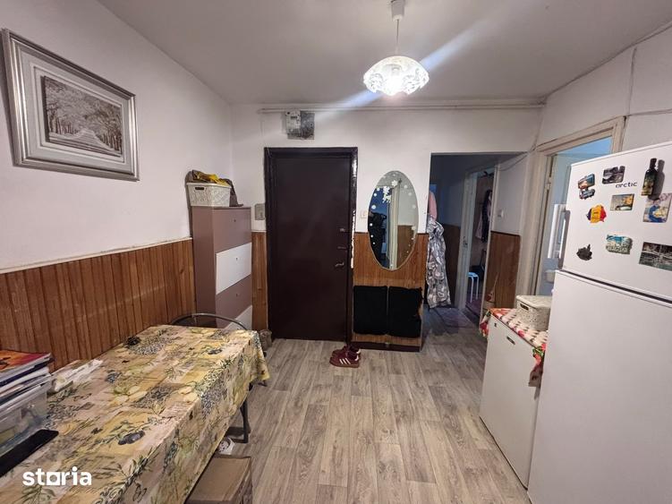 Apartament cu 3 camere în Dâmbu Pietros