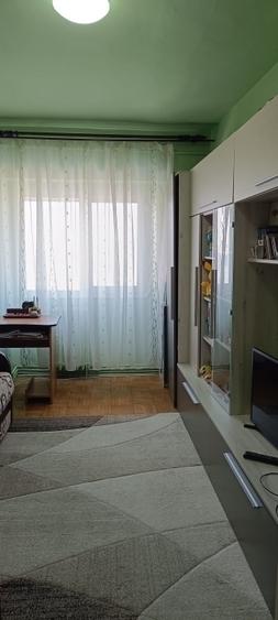 Apartament cu 4 camere decomandat, mobilat în Cug