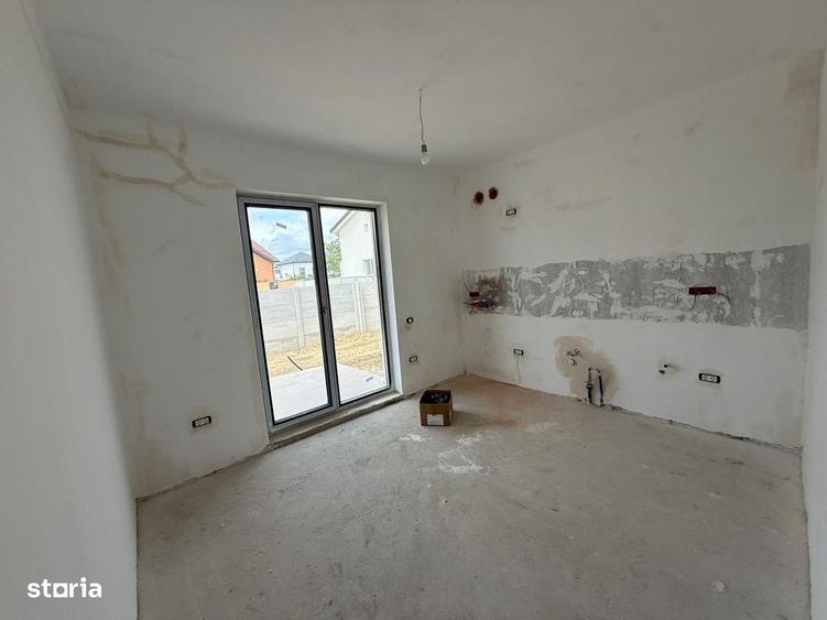 Casă cu 4 camere cu Teren 250 Mp în Prelungirea Ghencea