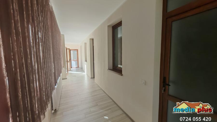 Casă individuală cu 5 camere cu Teren 686 Mp în Piața Centrală