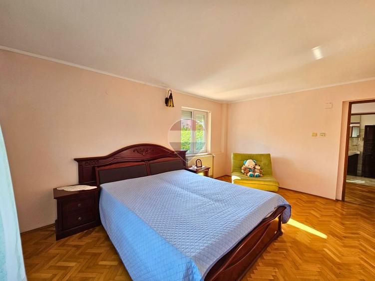 Duplex cu 7 camere cu Teren 386 Mp în Bănești