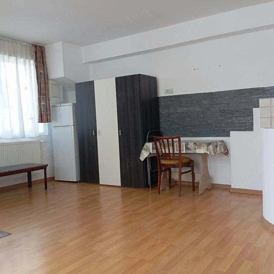 Garsonieră decomandată în Central