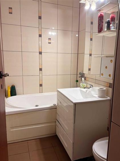 Apartament cu 2 camere semidecomandat, mobilat în Dacia