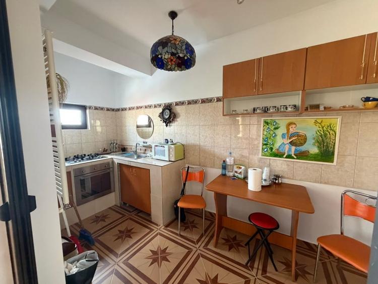 Apartament cu 5 camere semidecomandat, mobilat în Domenii