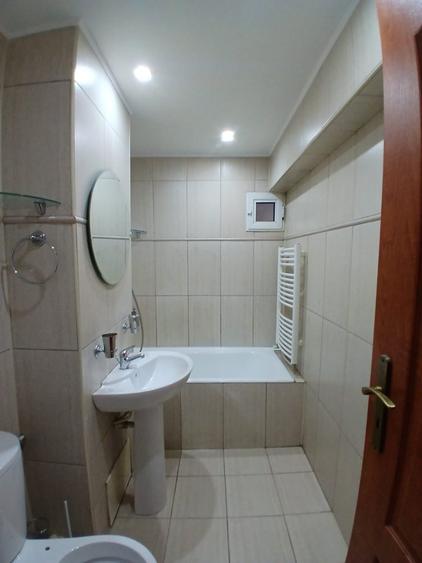 Apartament cu 3 camere semidecomandat, mobilat în Ultracentral
