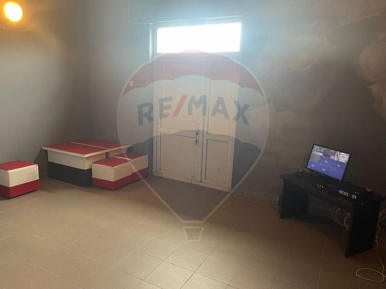 Spațiu comercial, de 497 mp, în Goiești