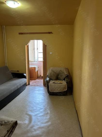 Garsonieră decomandată în Decebal