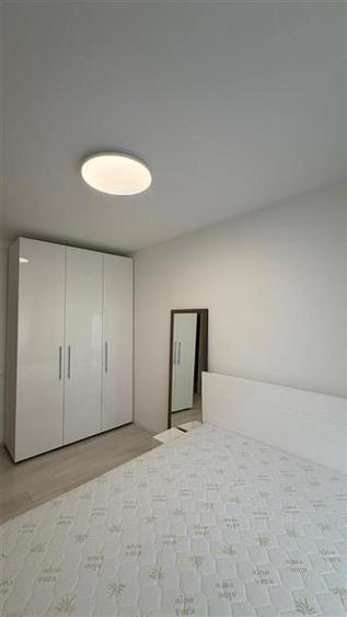 Apartament cu 3 camere semidecomandat, mobilat în Zorilor