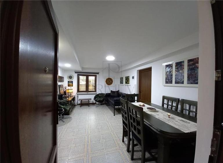 Apartament cu 3 camere decomandat, mobilat în Central
