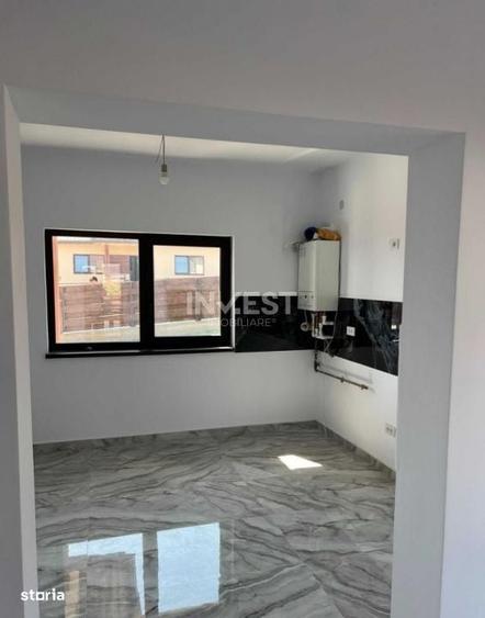 Casă cu 4 camere în Uricani