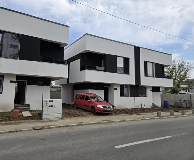 Duplex cu 4 camere cu Canalizare în Chiajna