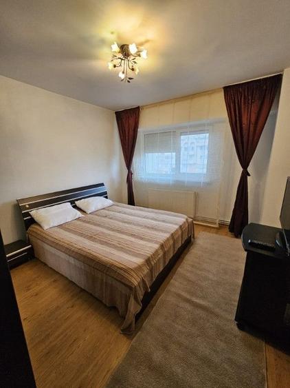 Apartament cu 2 camere decomandat, mobilat în Piața Centrală